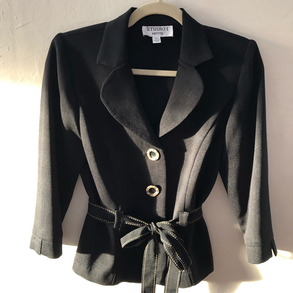 Studio 1 cropped blazer with belting